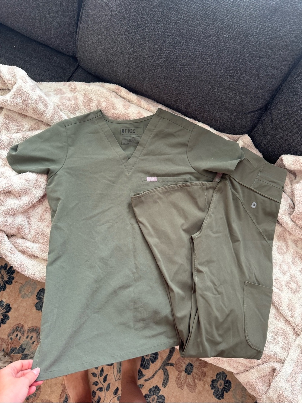 Figs Women's Olive Green Short Sleeve Scrub Top and Pants